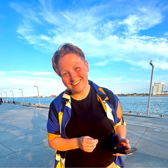 Meet your Posher, Liz - Picture 1 of 1